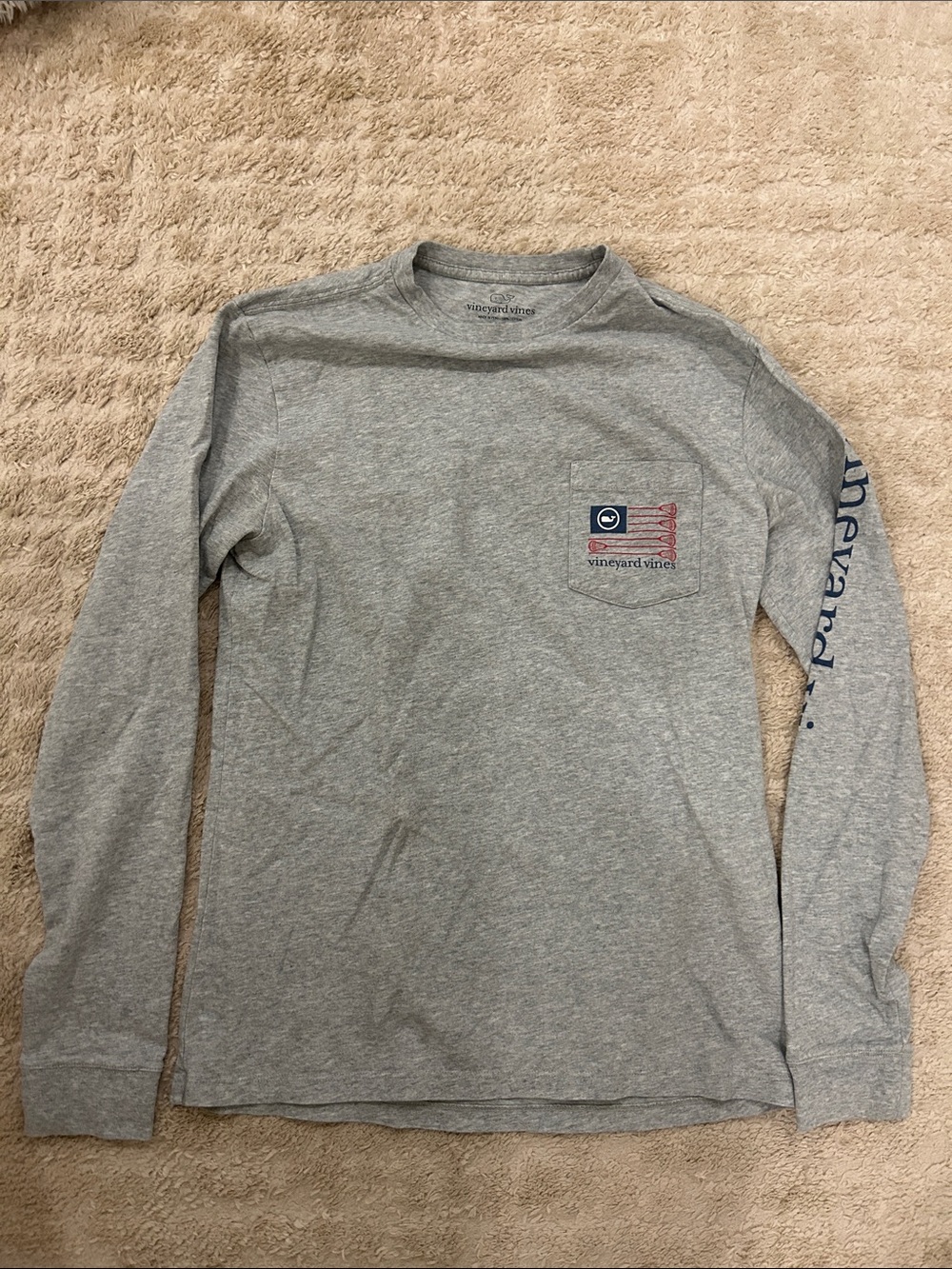 Vineyard Vines Men's Gray lacrosse theme long-Sleeve T-Shirt w/ pocket.  Size XS
